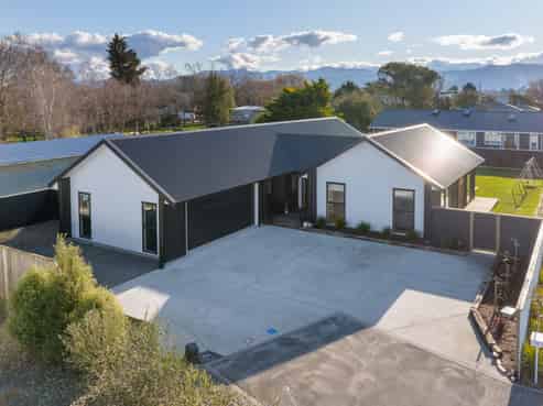 17C Madison Street, Carterton