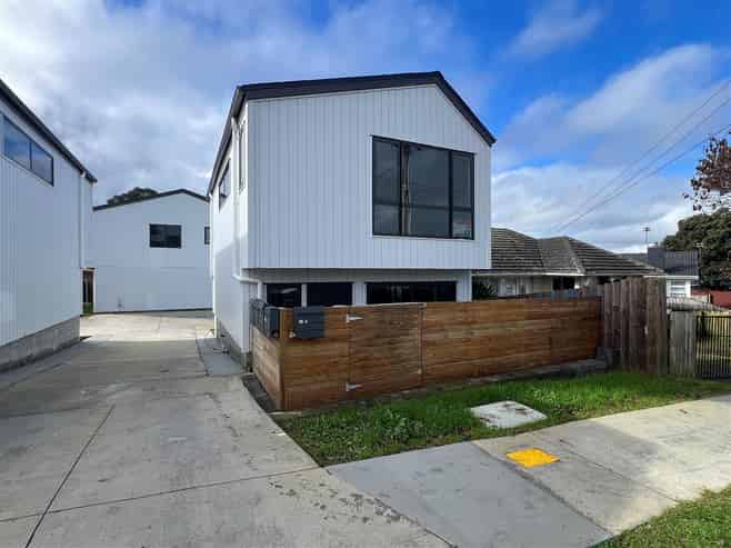  2/40 Friedlanders Road, Manurewa