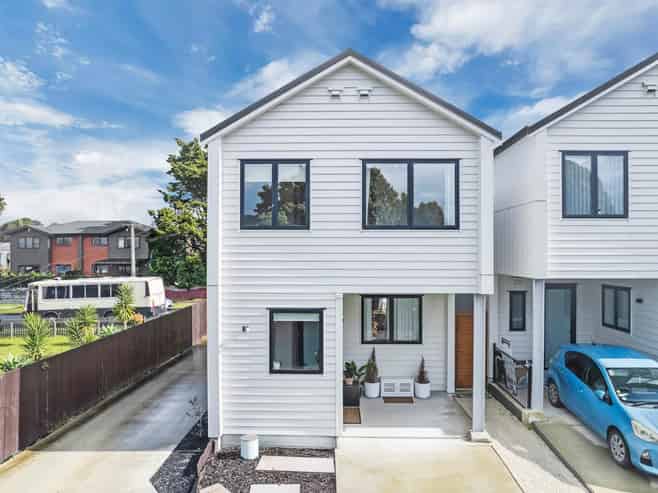 2F Fields Road, Manurewa