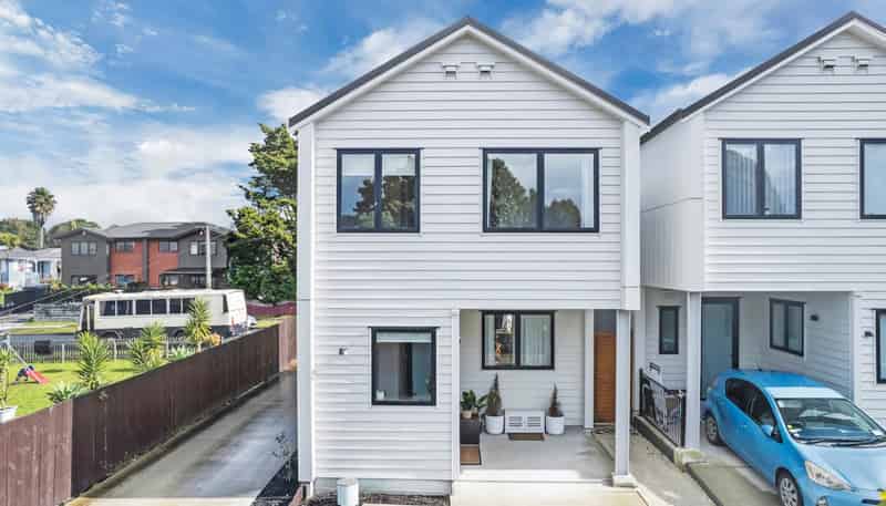 2F Fields Road, Manurewa