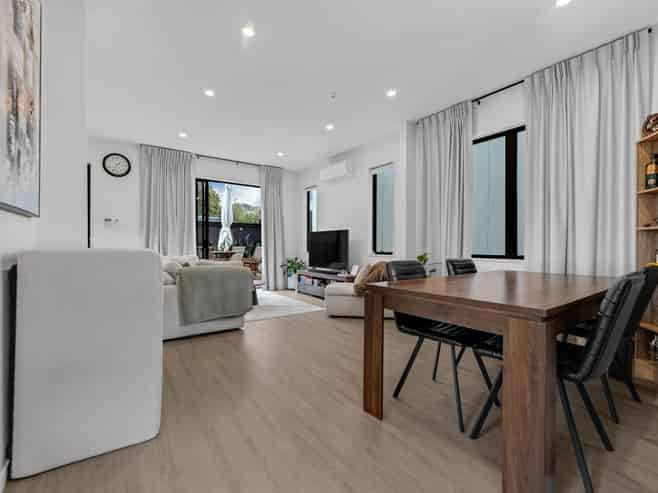 2F Fields Road, Manurewa