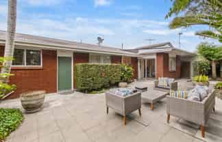 2/27A Eastern Beach Road, Eastern Beach