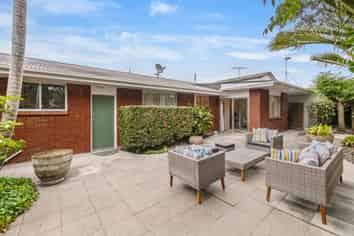 2/27A Eastern Beach Road, Eastern Beach