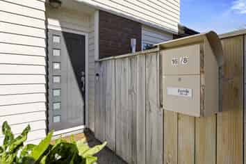 8/16 Black Rock Road, Newlands
