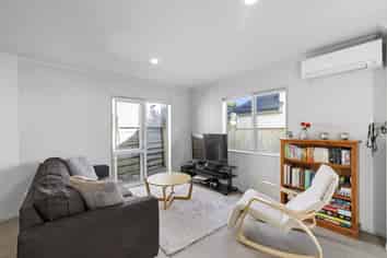 8/16 Black Rock Road, Newlands