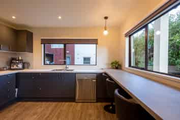 20B Dart Place, Fernhill/Sunshine Bay