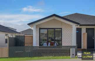 8 Rorotu Avenue, Karaka