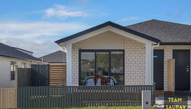 8 Rorotu Avenue, Karaka