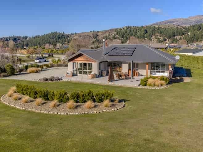 1 Harris Place, Luggate