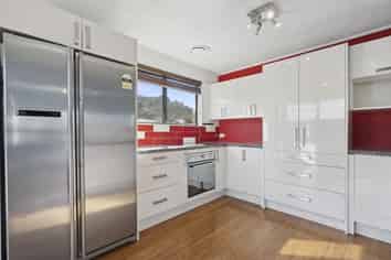 9 Moonstone Grove, Birchville