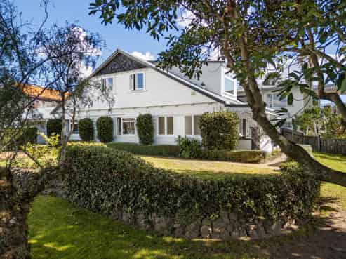 32 Matua Road, Matua