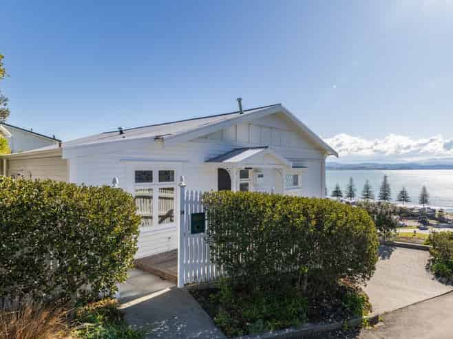 14 Bay View Road, Bluff Hill