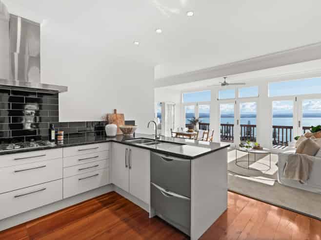14 Bay View Road, Bluff Hill