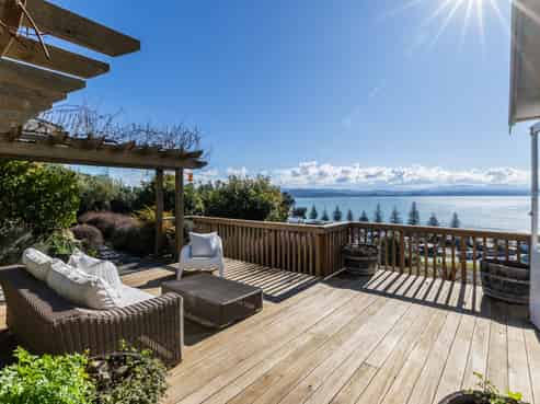 14 Bay View Road, Napier Hill