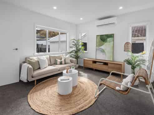 296 Western Hills Drive, Avenues