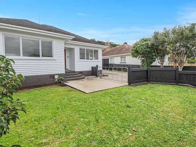 296 Western Hills Drive, Avenues