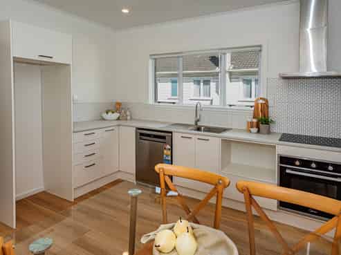 296 Western Hills Drive, Avenues