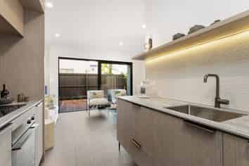 4/44 Winchester Street, Merivale