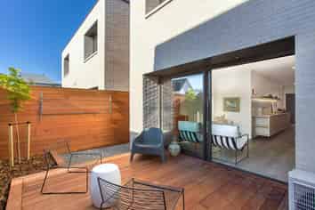 4/44 Winchester Street, Merivale