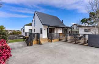 37 Amorino Drive, Red Beach