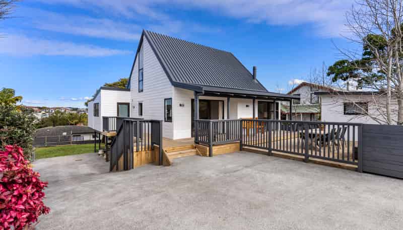 37 Amorino Drive, Red Beach