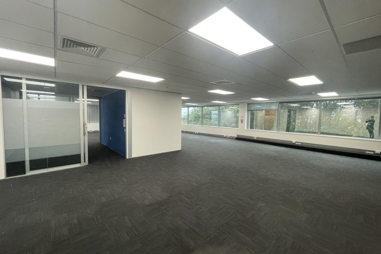 High Exposure. Ample Parking. Available Now. - Ansicht 4