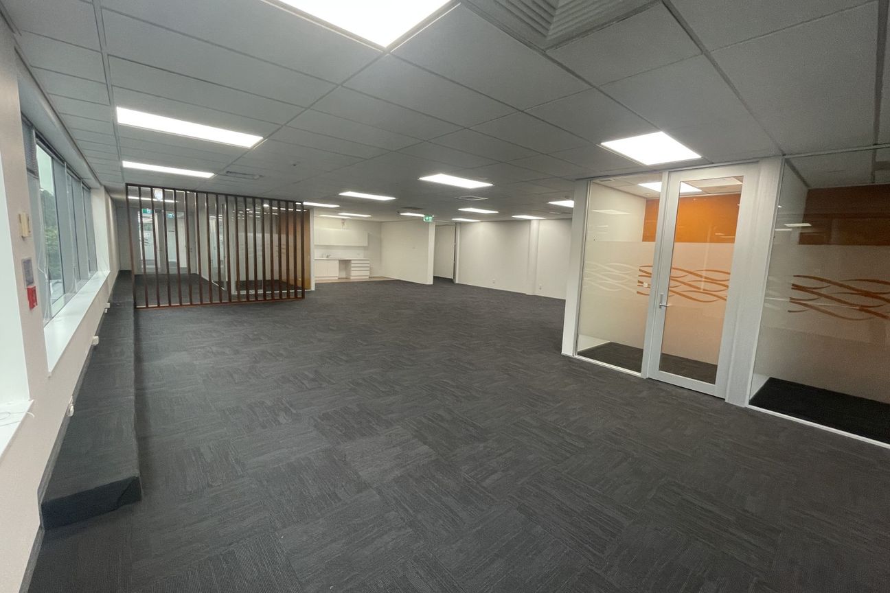 High Exposure. Ample Parking. Available Now. - Ansicht 3