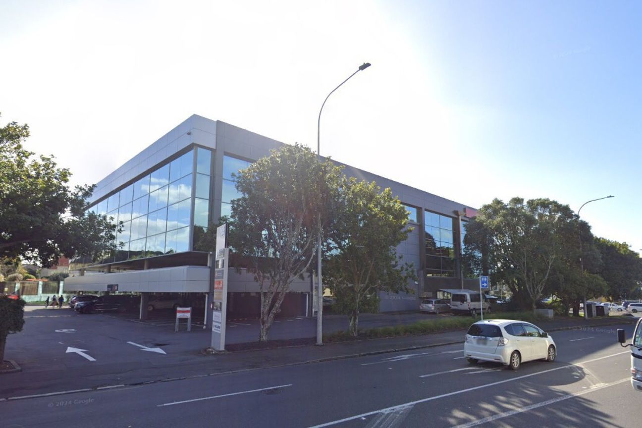 High Exposure. Ample Parking. Available Now. - Ansicht 2