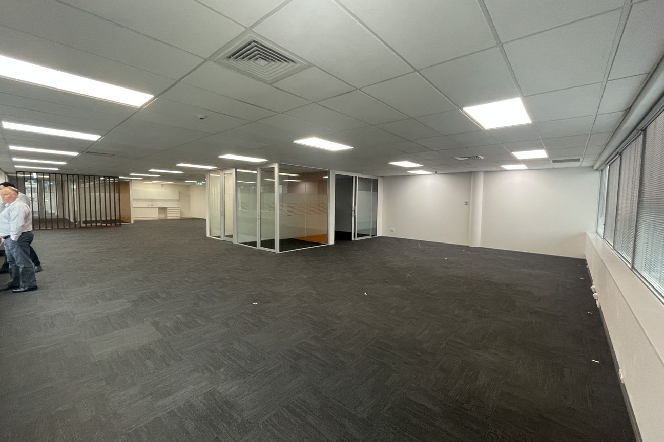 High Exposure. Ample Parking. Available Now. - Ansicht 5