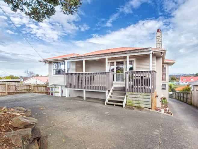 15 Colwill Road, Massey
