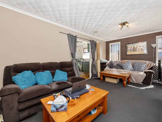 15 Colwill Road, Massey