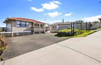 15 Colwill Road, Massey