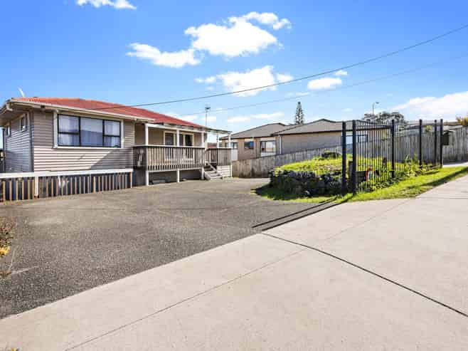 15 Colwill Road, Massey