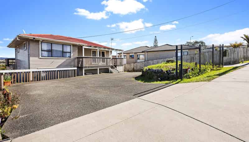 15 Colwill Road, Massey