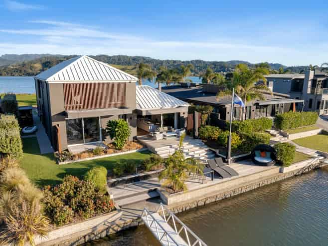 140 Waterways Parade, Pauanui