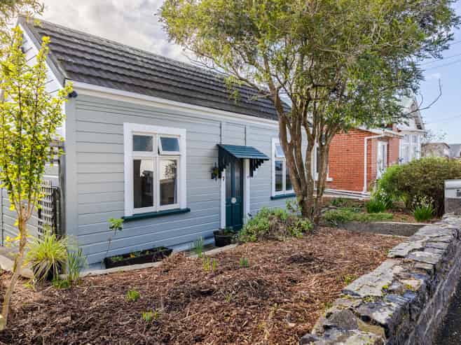 7 Cooper Street, Mornington
