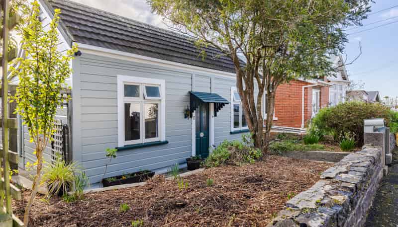 7 Cooper Street, Mornington