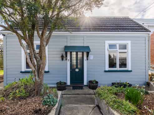 7 Cooper Street, Mornington