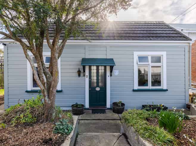 7 Cooper Street, Mornington