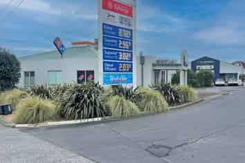 RARE RETAIL OPPORTUNITY, RED BEACH SHOPPING CE...