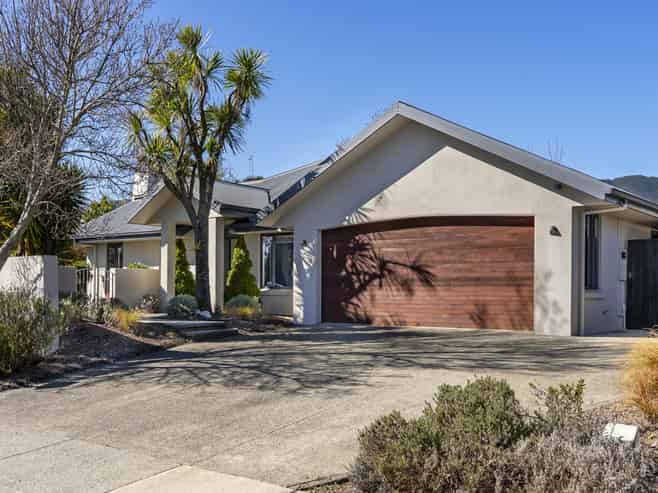 11 Antoine Grove, Richmond