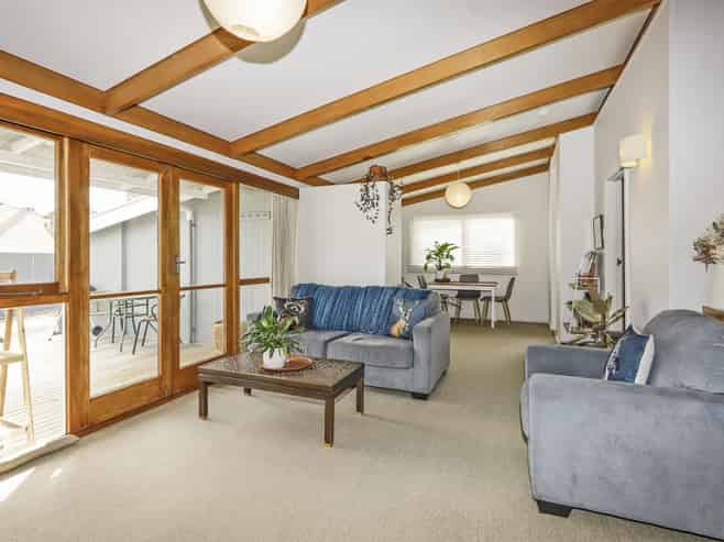 92 Tollemache Road East, Longlands