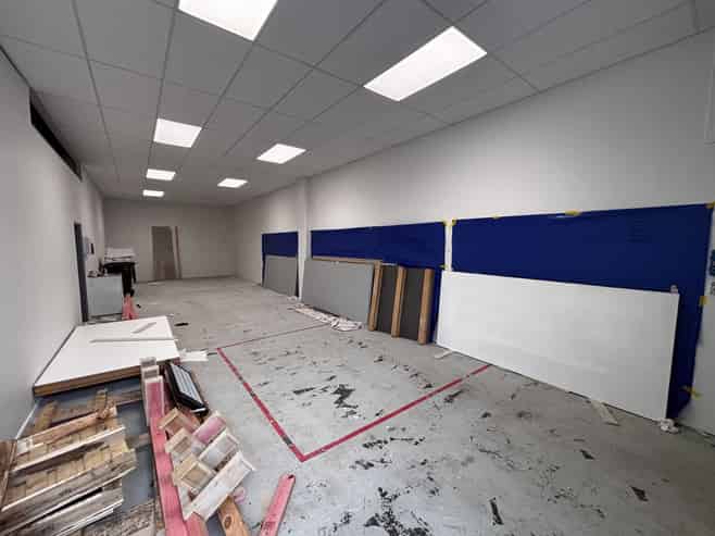 Work shop with suspended ceiling!