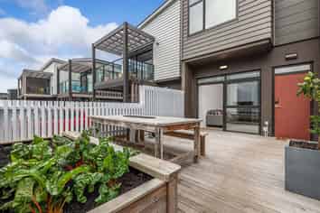 15 Tuatua Road, Hobsonville