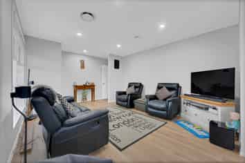8 Winifred Avenue, Bayview