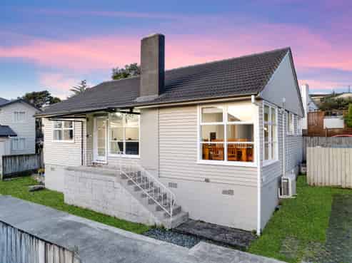 8 Winifred Avenue, Bayview