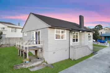 8 Winifred Avenue, Bayview