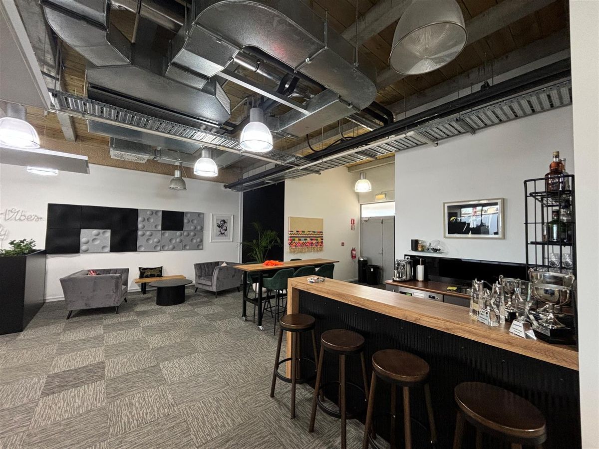 Ground Floor Office with Profile - Więcej