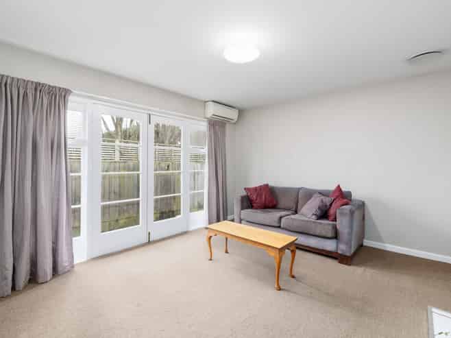 2/27 Devonport Lane, Saint Albans