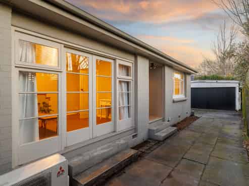 2/27 Devonport Lane, Merivale